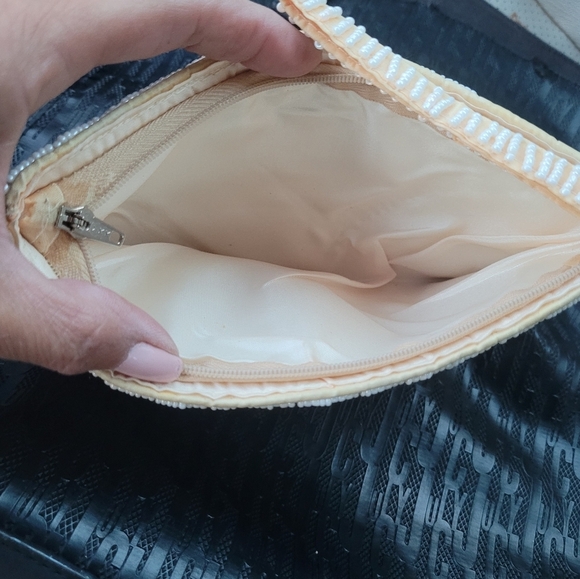 ❤️Beaded Pearl Wristlet - Picture 4 of 4